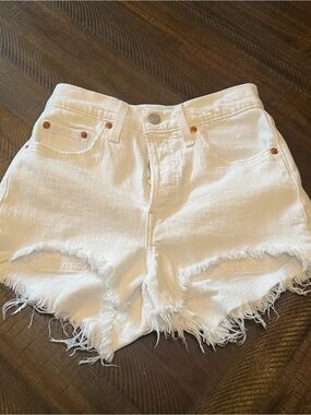 Levi's White 501 Frayed Hem Denim Cutoff Shorts W24